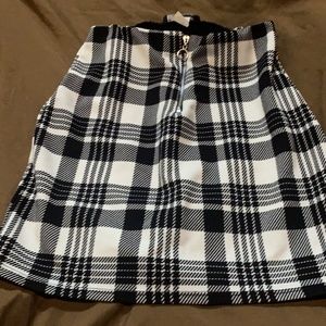 Plaid mini zip fromt skirk